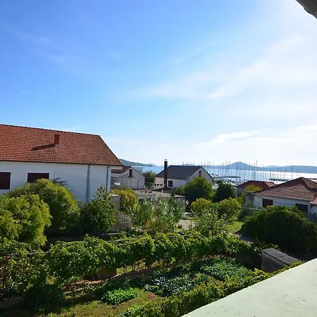 Apartament Nada *